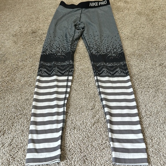 Nike Pro hyperwarm leggings striped S Dri-fit Black Gray White Activewear - Picture 2 of 7